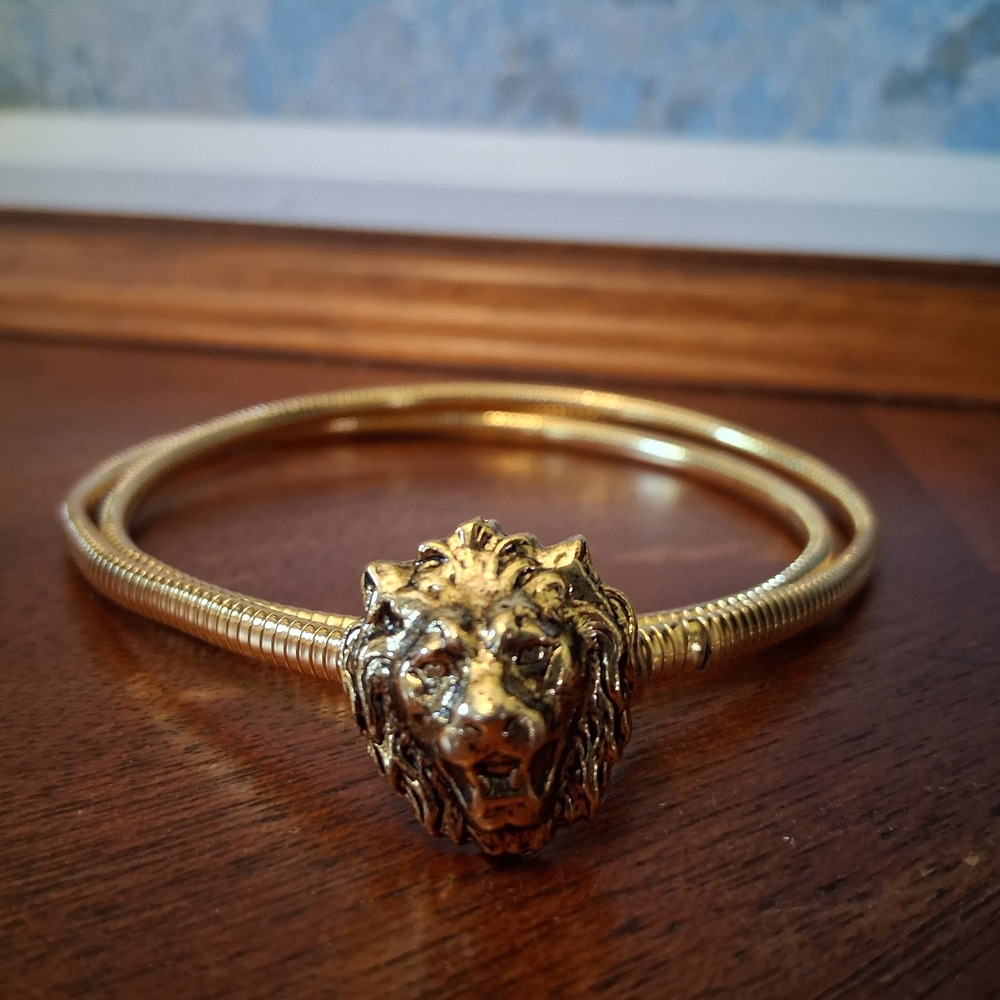 Anne Klein Vintage Gold Lion Head Strechy Belt
